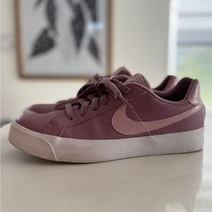 Nike Women's Mauve Sneakers